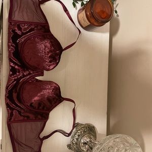 Never worn victoria secret bra